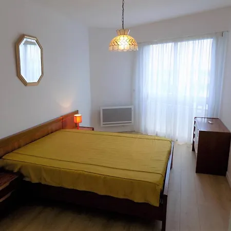 Sur - Quartier De Pontaillac - La Fregate * Vaux-sur-Mer