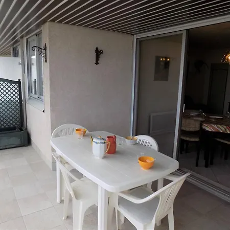 Sur - Quartier De Pontaillac - La Fregate * Vaux-sur-Mer