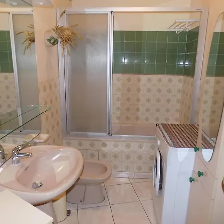 Sur - Quartier De Pontaillac - La Fregate *